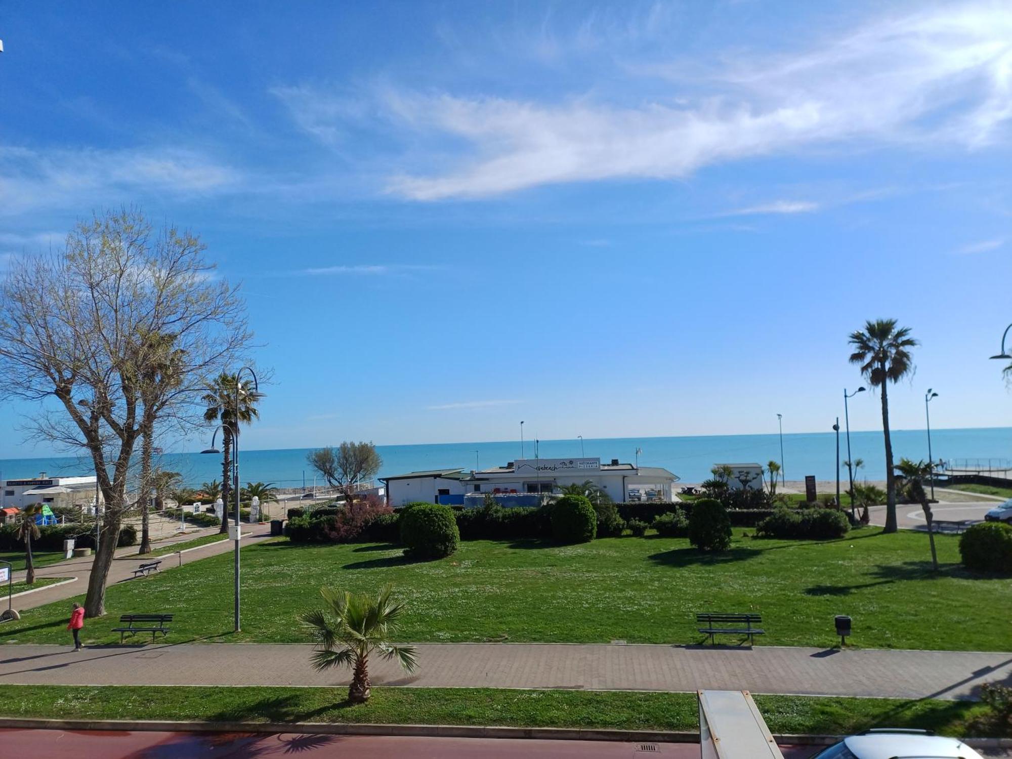 Hotel Promenade Porto SantʼElpidio Екстериор снимка