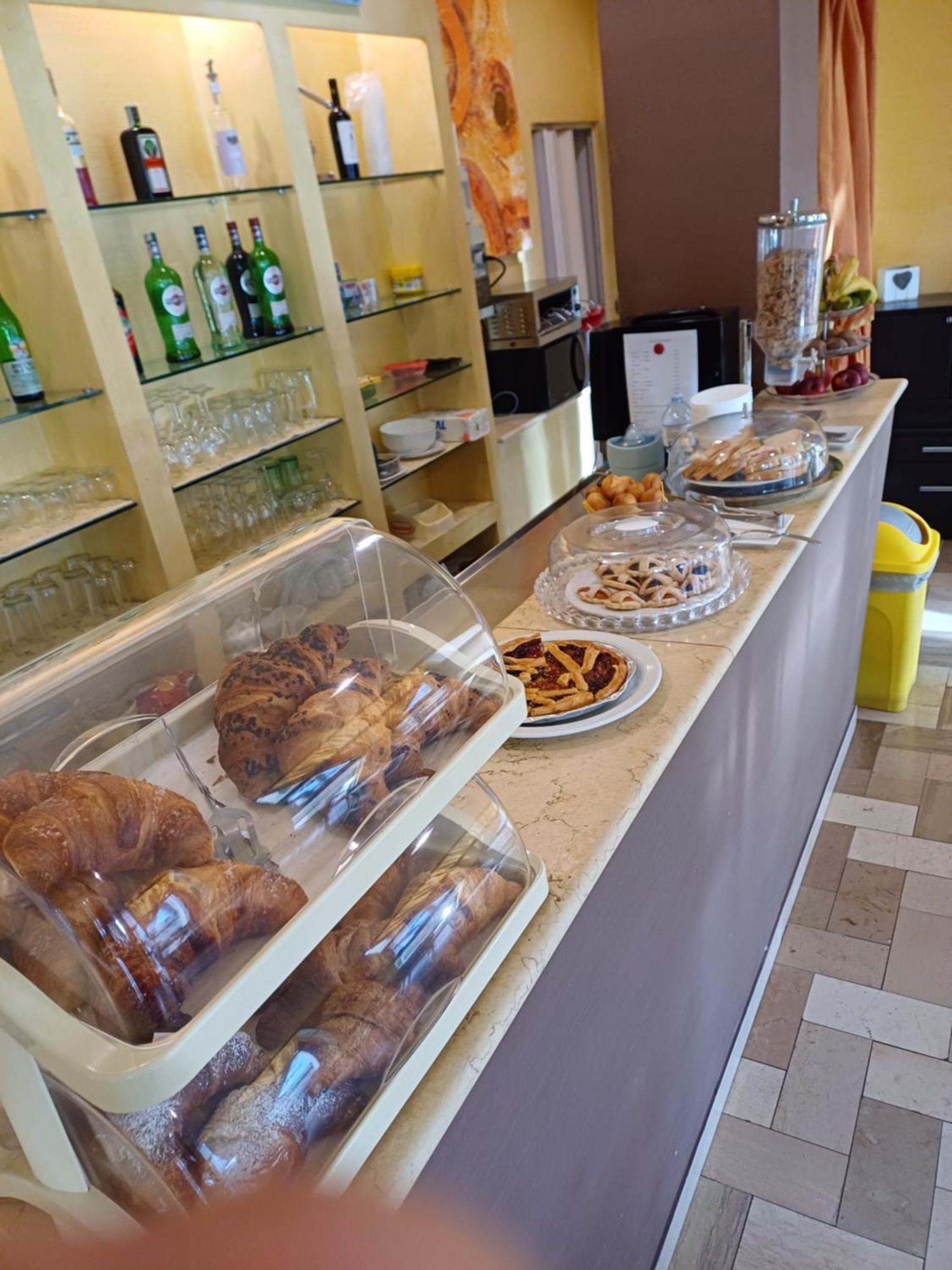 Hotel Promenade Porto SantʼElpidio Екстериор снимка
