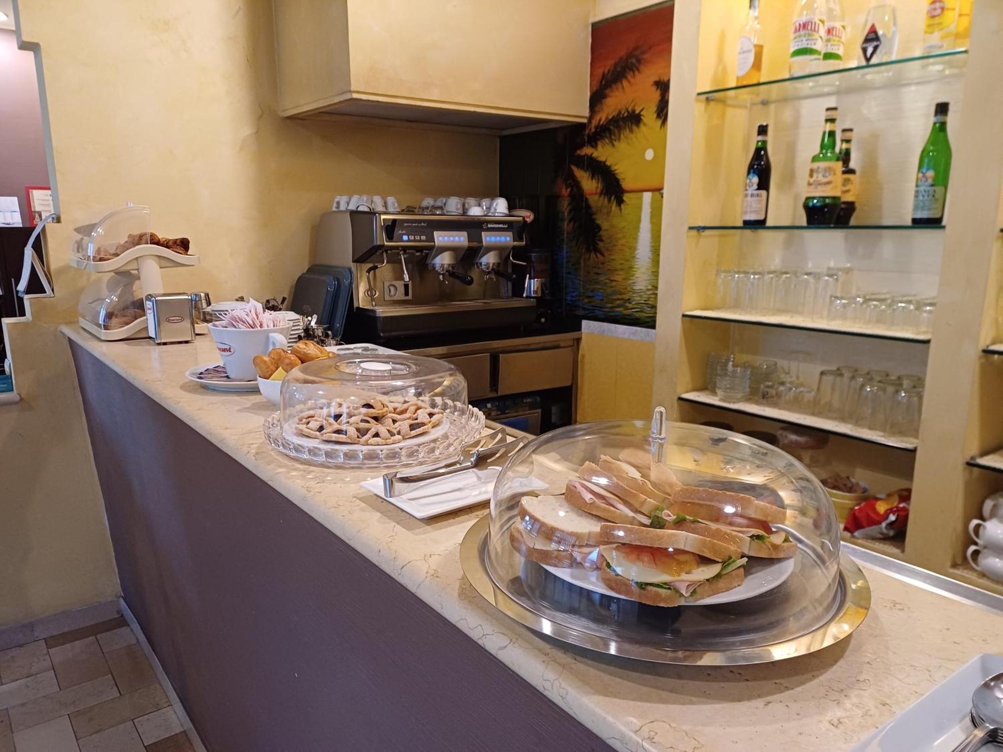 Hotel Promenade Porto SantʼElpidio Екстериор снимка