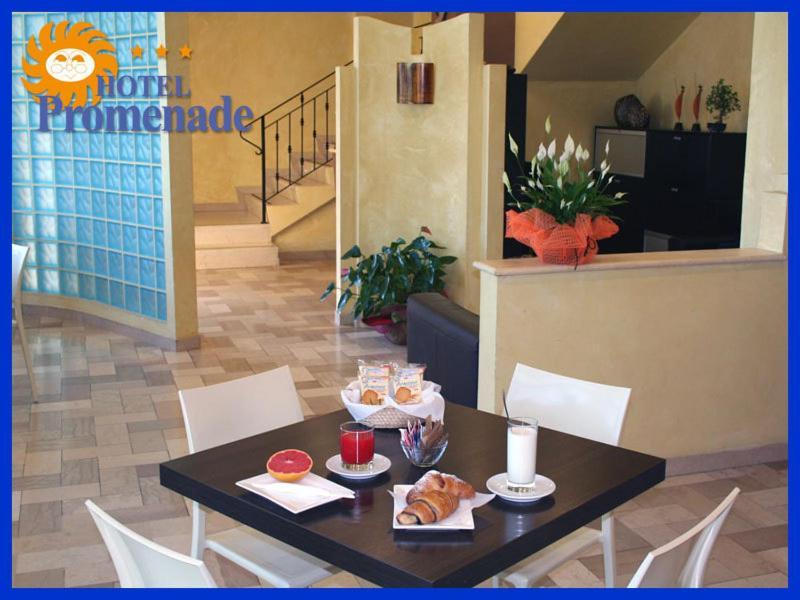 Hotel Promenade Porto SantʼElpidio Екстериор снимка