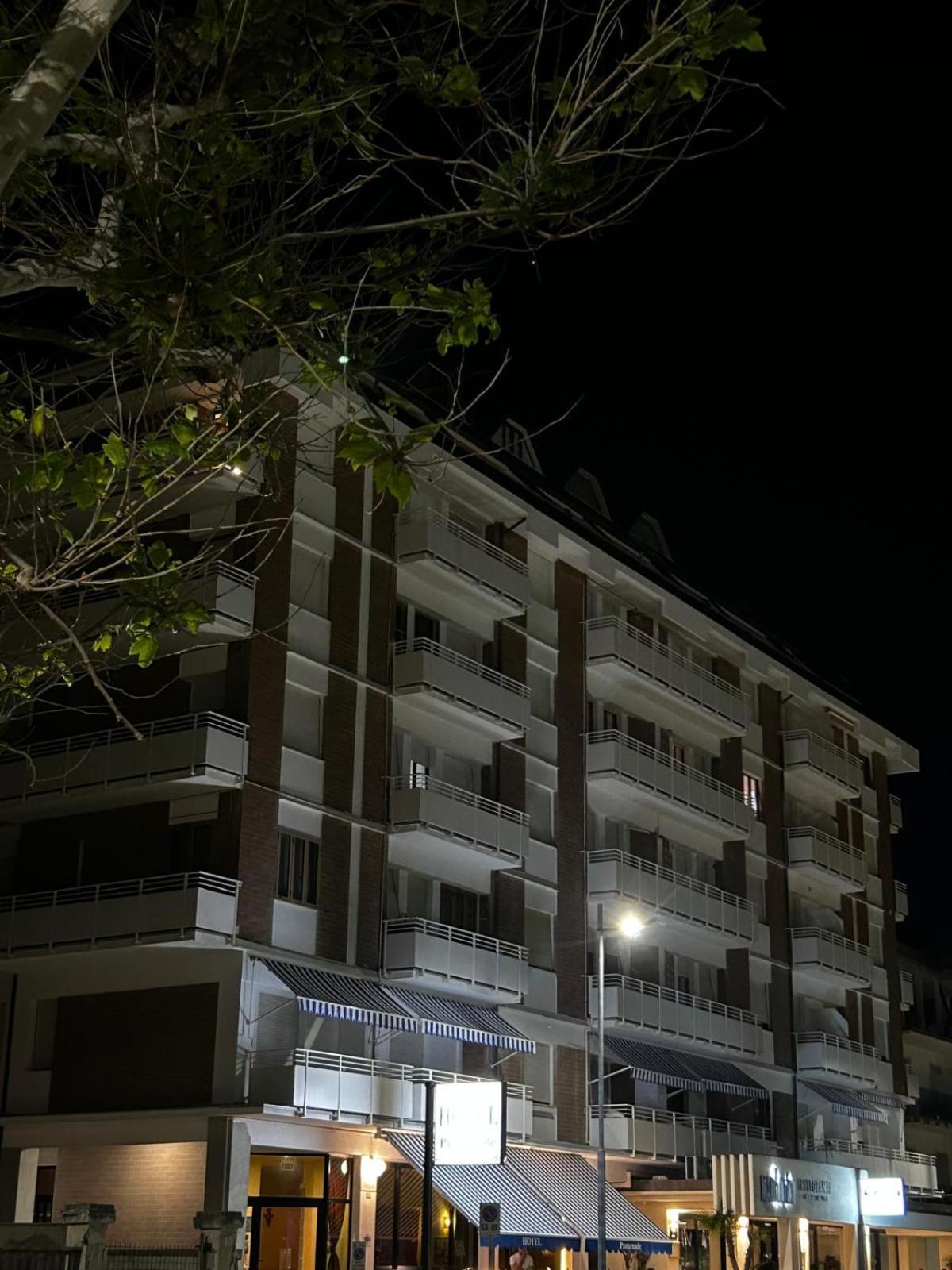 Hotel Promenade Porto SantʼElpidio Екстериор снимка