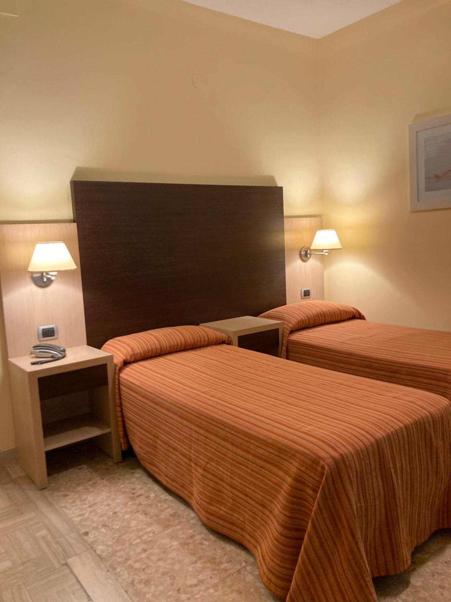 Hotel Promenade Porto SantʼElpidio Екстериор снимка