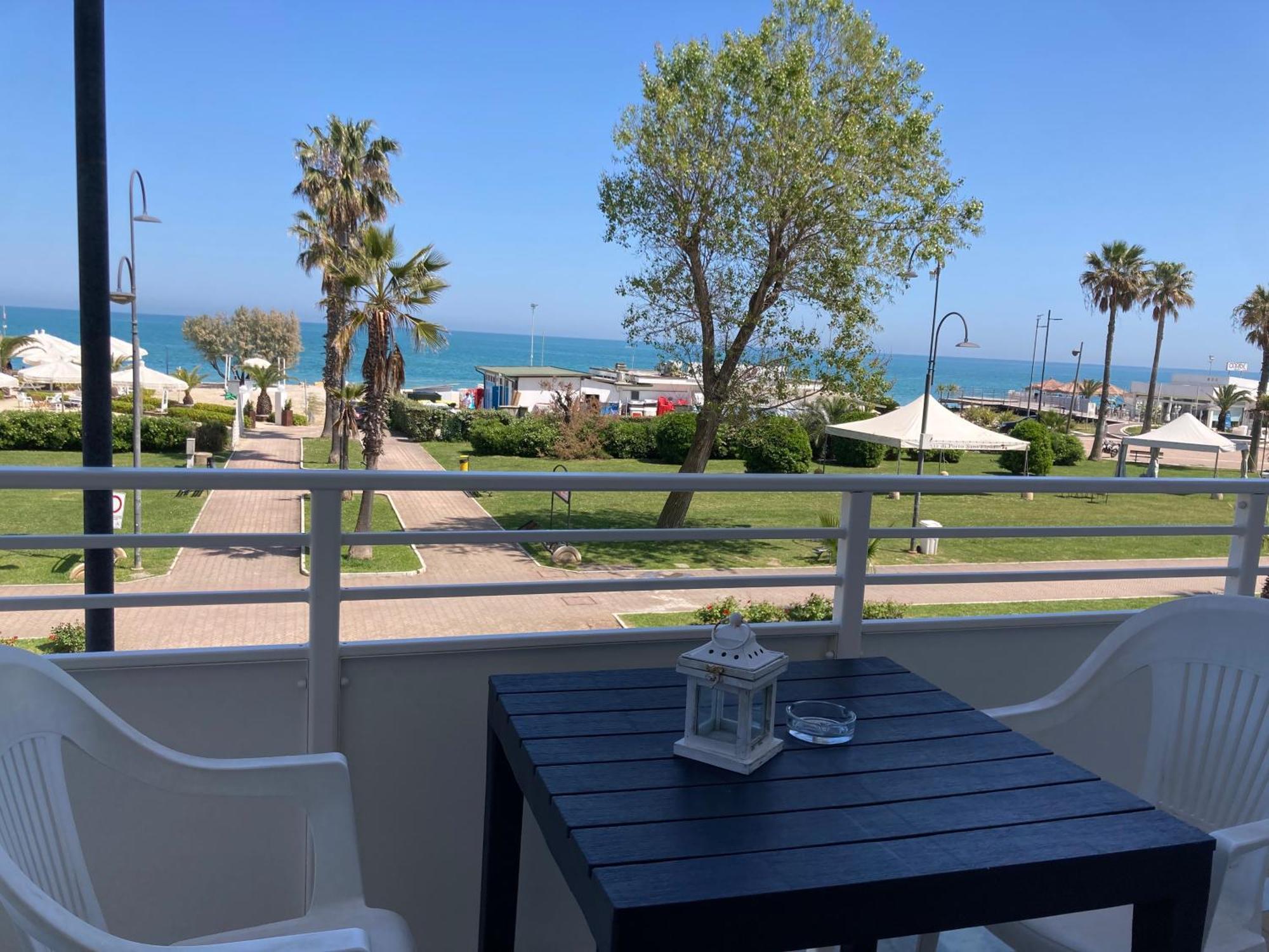 Hotel Promenade Porto SantʼElpidio Екстериор снимка