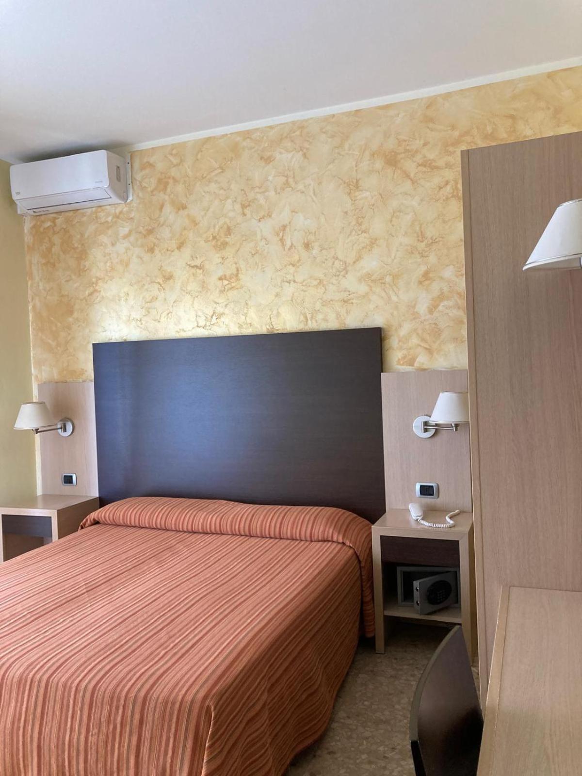 Hotel Promenade Porto SantʼElpidio Екстериор снимка